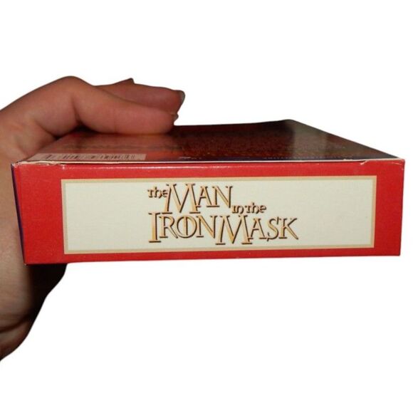 THE MAN IN THE IRON MASK vintage VHS in original paper case Leonardo DiCaprio - Picture 4 of 6